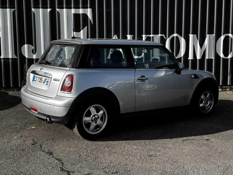POUR EXPORT VERS LE EUROPE DE L'EST POUR EXPORT VERS LE MAGHREB MINI MINI 2007. Service de conciergerie automobile exclusif chez Auto Dakar pour les clients VIP