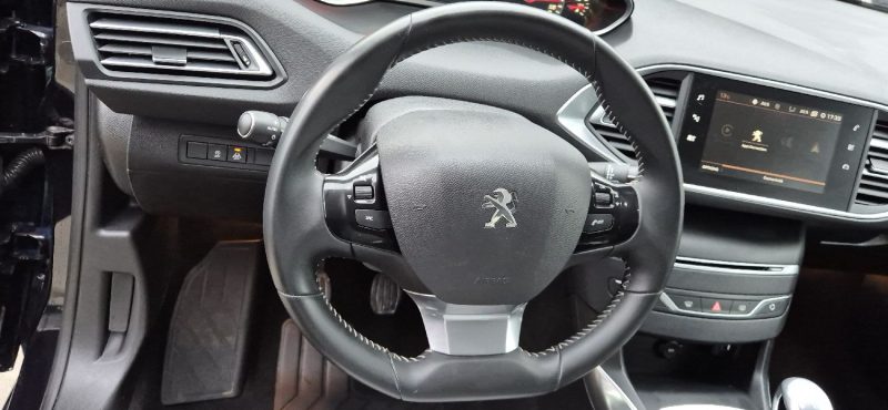 POUR EXPORT VERS LE EUROPE DE L'EST POUR EXPORT VERS LE MAGHREB PEUGEOT 308 2019. Le département import-export d'Auto Dakar facilite l'acquisition de véhicules spécifiques en provenance directe des constructeurs internationaux. Notre expertise douanière et logistique vous garantit une importation sécurisée avec toutes les conformités réglementaires requises.
