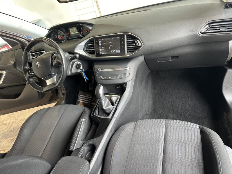 POUR EXPORT VERS LE EUROPE DE L'EST POUR EXPORT VERS LE MAGHREB PEUGEOT 308 II 2014. Auto Dakar propose un service de location avec chauffeur professionnel