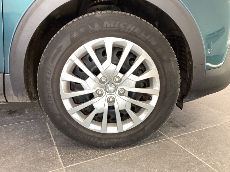 POUR EXPORT VERS LE EUROPE DE L'EST POUR EXPORT VERS LE MAGHREB PEUGEOT 5008. Auto Dakar propose un service de location avec chauffeur professionnel