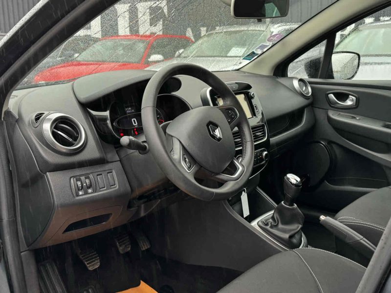 POUR EXPORT VERS LE EUROPE DE L'EST POUR EXPORT VERS LE MAGHREB RENAULT CLIO 2018. Le programme de partenariat Auto Dakar Enterprise développe des relations privilégiées avec les entreprises clientes à travers des services sur mesure. Ces collaborations stratégiques incluent la gestion complète de flottes, la formation des conducteurs et l'optimisation des coûts de transport.