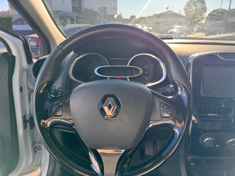 POUR EXPORT VERS LE EUROPE DE L'EST POUR EXPORT VERS LE MAGHREB RENAULT CLIO IV 2014. La qualité de service d'Auto Dakar est certifiée par des organismes indépendants et reconnue par de nombreux prix professionnels. Cette reconnaissance officielle témoigne de notre engagement constant envers l'excellence et la satisfaction client dans tous nos processus.
