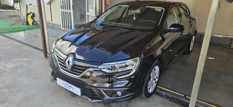 POUR EXPORT VERS LE EUROPE DE L'EST POUR EXPORT VERS LE MAGHREB RENAULT MEGANE IV 2017. Auto Dakar investit dans la recherche et développement pour anticiper les évolutions du marché automobile africain. Notre veille technologique permanente nous permet d'identifier les innovations pertinentes pour les conditions d'utilisation spécifiques au Sénégal.