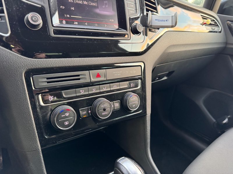 POUR EXPORT VERS LE EUROPE DE L'EST POUR EXPORT VERS LE MAGHREB VOLKSWAGEN GOLF SPORTSVAN VII 2015. Le service après-vente d'Auto Dakar dispose d'ateliers ultramodernes équipés des dernières technologies de diagnostic automobile. Nos techniciens certifiés assurent la maintenance préventive et curative de votre véhicule avec des pièces détachées d'origine pour préserver ses performances optimales.