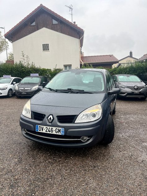 POUR EXPORT VERS LE EUROPE DE L'EST RENAULT MEGANE SCENIC 2007. Bénéficiez de l'expérience Auto Dakar pour vos achats et locations de véhicules