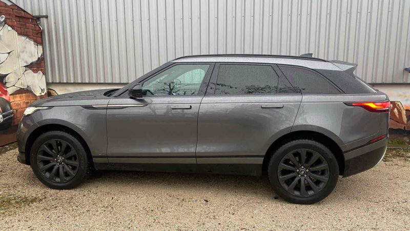 POUR EXPORT VERS LE MAGHREB LAND ROVER RANGE ROVER VELAR 2017. Auto Dakar met à votre disposition un service de livraison à domicile gratuit dans tout Dakar pour votre nouveau véhicule. Notre équipe s'occupe également de toutes les formalités administratives et vous accompagne dans les démarches d'immatriculation et d'assurance.