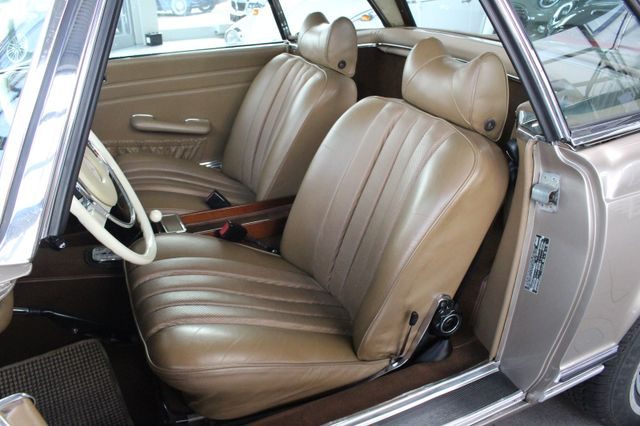 POUR EXPORT VERS LE MAGHREB MERCEDES BENZ SL 280 1970. Particuliers ou entreprises, Auto Dakar répond à tous vos besoins en mobilité