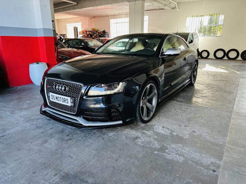 QUATTRO RS5 2010. Service de conciergerie automobile exclusif chez Auto Dakar pour les clients VIP
