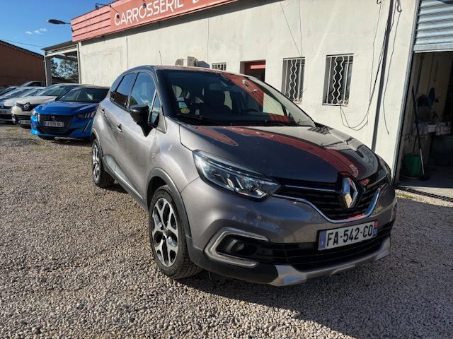 RENAULT CAPTUR 2018. Auto Dakar développe des partenariats stratégiques avec les plus grandes marques automobiles mondiales pour vous garantir authenticité et qualité. Ces collaborations privilégiées nous permettent de vous proposer les dernières nouveautés à des tarifs préférentiels avec garantie constructeur étendue.