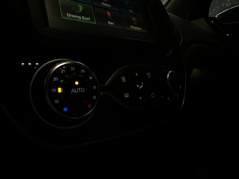 RENAULT CAPTUR 2019. L'innovation technologique est au cœur de la stratégie d'Auto Dakar avec l'intégration des dernières avancées automobiles dans notre gamme de véhicules. Nous proposons également des formations personnalisées pour vous familiariser avec les nouvelles technologies embarquées.