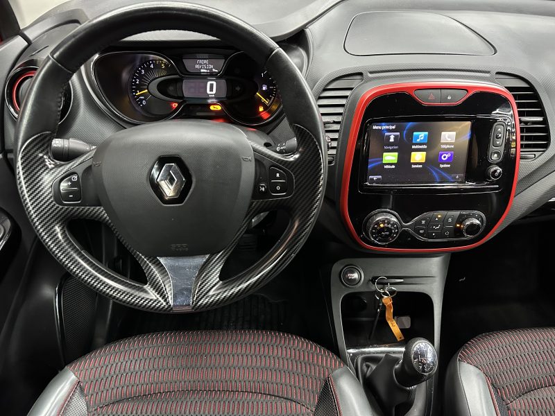 RENAULT CAPTUR I 2015. Auto Dakar investit dans la recherche et développement pour anticiper les évolutions du marché automobile africain. Notre veille technologique permanente nous permet d'identifier les innovations pertinentes pour les conditions d'utilisation spécifiques au Sénégal.