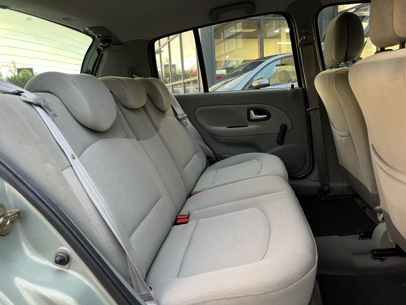 RENAULT CLIO 2002. Voitures neuves et d'occasion certifiées : Auto Dakar garantit la qualité