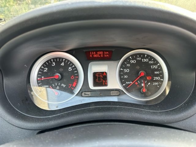 RENAULT CLIO 2009. Auto Dakar organise des journées portes ouvertes pour découvrir les nouveautés