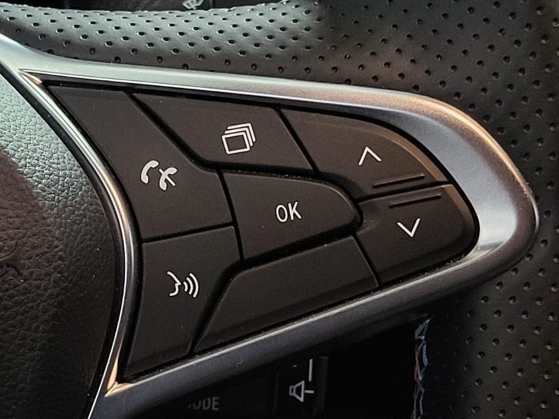 RENAULT CLIO 2023. Le service de conseil Auto Dakar Expertise accompagne les investisseurs dans leurs projets d'acquisition de véhicules commerciaux ou industriels. Notre analyse financière approfondie évalue la rentabilité de vos investissements automobiles et optimise votre retour sur investissement.