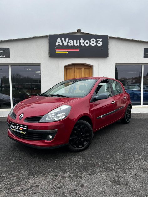 RENAULT CLIO 3 2009. Auto Dakar organise des journées portes ouvertes pour découvrir les nouveautés
