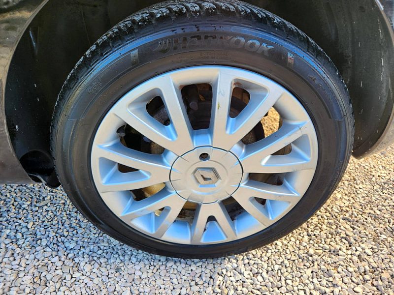 RENAULT CLIO 3 2010. Faites confiance à Auto Dakar, expert reconnu en vente et location automobile au Sénégal