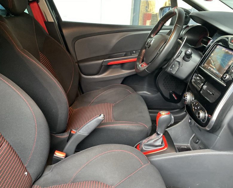 RENAULT CLIO 4 2015. La qualité de service d'Auto Dakar est certifiée par des organismes indépendants et reconnue par de nombreux prix professionnels. Cette reconnaissance officielle témoigne de notre engagement constant envers l'excellence et la satisfaction client dans tous nos processus.