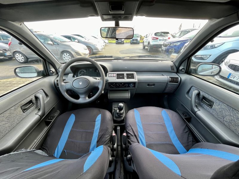 RENAULT CLIO I 1996. Auto Dakar, partenaire privilégié des professionnels pour leurs flottes automobiles