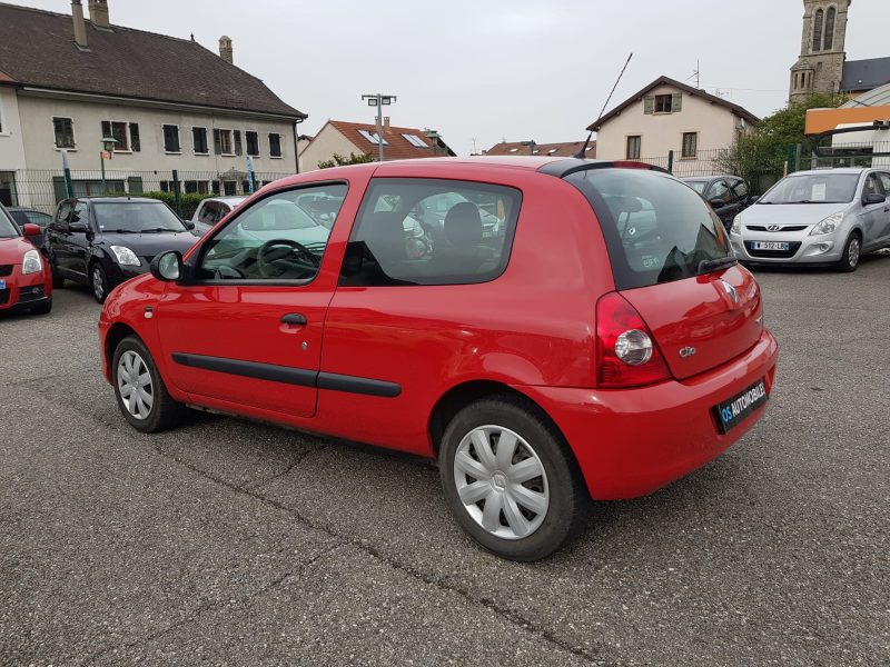 RENAULT CLIO II 2012. Notre service d'expertise automobile Auto Dakar réalise des évaluations techniques complètes pour les compagnies d'assurance et tribunaux. Cette expertise judiciaire reconnue par les autorités compétentes garantit des analyses impartiales et professionnelles de haute qualité.