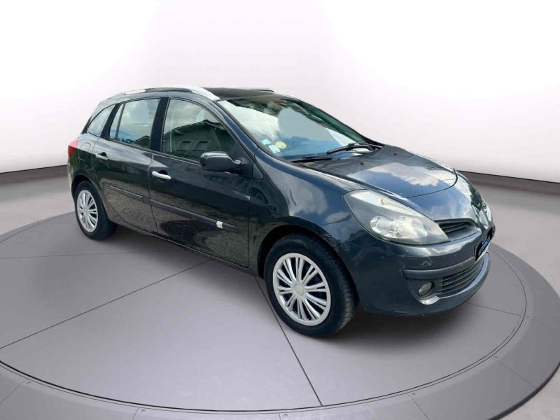 RENAULT CLIO III ESTATE 2009. Auto Dakar : Partenaire officiel des événements automobiles majeurs au Sénégal