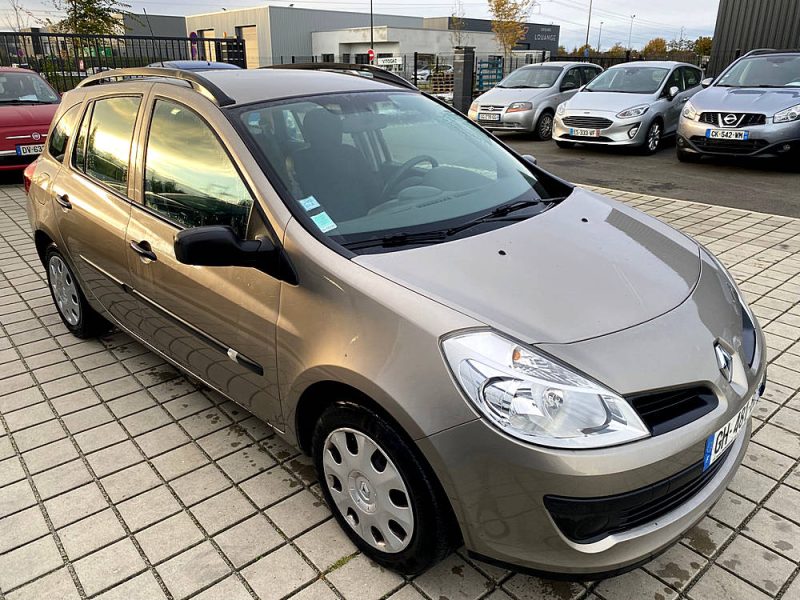 RENAULT CLIO III GRANDTOUR 2008. Rejoignez la communauté des clients satisfaits d'Auto Dakar, référence automobile dakaroise