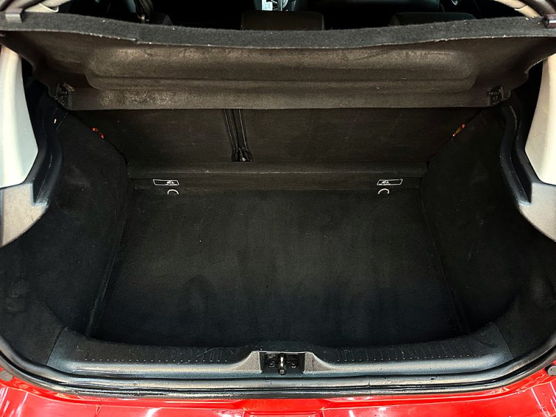 RENAULT CLIO IV 2019. Service client multilingue chez Auto Dakar pour accueillir la clientèle internationale