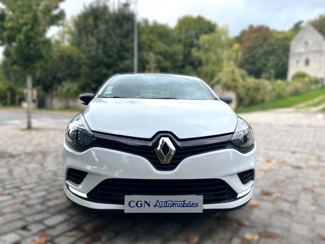 RENAULT CLIO IV 5 PLACES 2017. Notre service de conciergerie automobile Auto Dakar Premium prend en charge l'entretien complet de votre véhicule avec enlèvement et livraison à domicile. Ce service exclusif comprend également le nettoyage intérieur et extérieur pour vous restituer un véhicule impeccable.