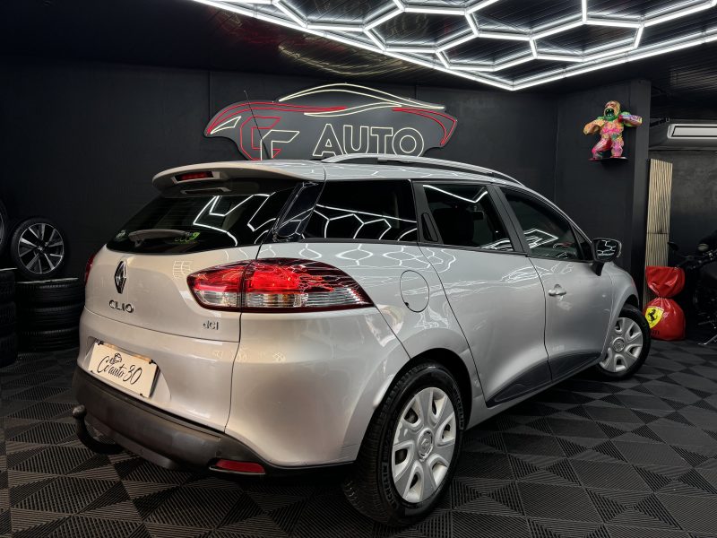 RENAULT CLIO IV ESTATE 2013. Notre showroom moderne de 2000 m² situé au cœur de Dakar vous accueille dans un environnement climatisé et confortable pour découvrir notre collection exclusive. L'équipe commerciale d'Auto Dakar vous accompagne avec expertise dans le choix du véhicule parfaitement adapté à vos besoins et votre budget.