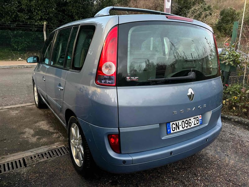 RENAULT ESPACE IV 2003. Auto Dakar développe des partenariats stratégiques avec les plus grandes marques automobiles mondiales pour vous garantir authenticité et qualité. Ces collaborations privilégiées nous permettent de vous proposer les dernières nouveautés à des tarifs préférentiels avec garantie constructeur étendue.