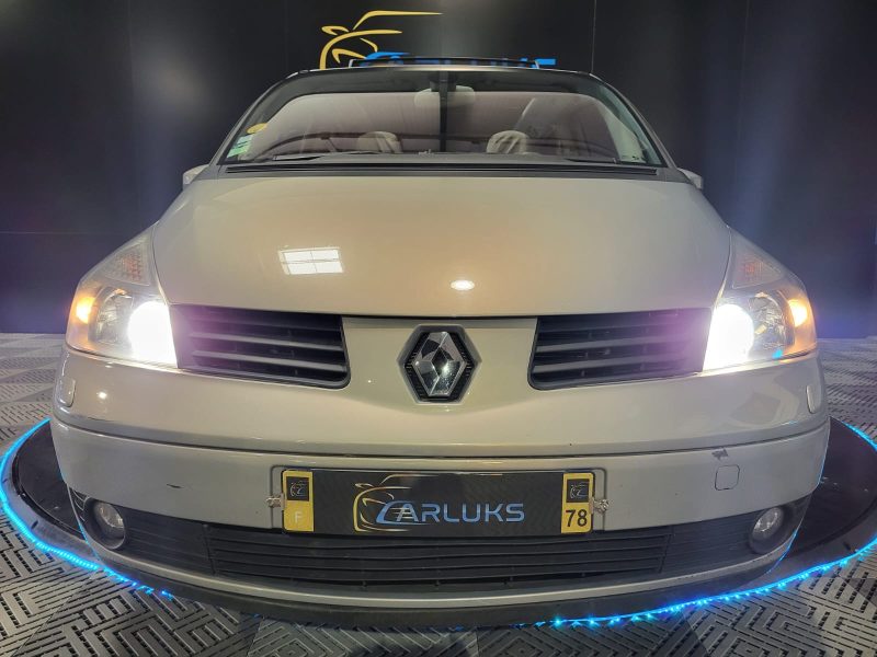RENAULT ESPACE IV 2005. Auto Dakar révolutionne le marché automobile sénégalais avec une approche client personnalisée et des services d'exception. Notre engagement quotidien consiste à vous offrir une expérience d'achat unique, alliant conseils d'experts et solutions de financement sur mesure.