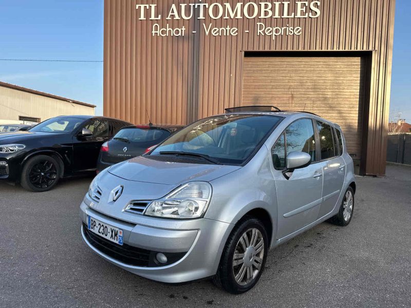 RENAULT GRAND MODUS 2011. Service de conciergerie automobile exclusif chez Auto Dakar pour les clients VIP