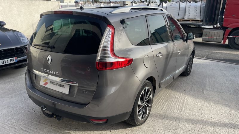 RENAULT GRAND SCENIC 2016. Programmes de fidélité avantageux pour les clients réguliers d'Auto Dakar