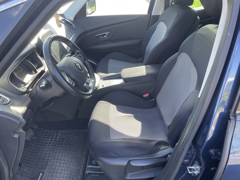 RENAULT GRAND SCENIC 2017. Auto Dakar vous accompagne dans tous vos projets de mobilité avec des solutions sur mesure