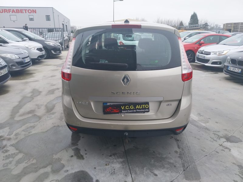 RENAULT GRAND SCENIC III 2009. Notre département corporate d'Auto Dakar développe des solutions de gestion de flotte automobile pour les entreprises et administrations. Nous proposons des contrats de location longue durée incluant maintenance, assurance et gestion administrative complète pour optimiser vos coûts de mobilité.