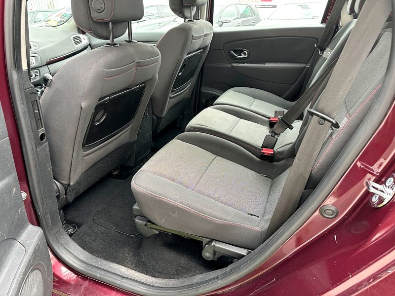 RENAULT GRAND SCENIC III 2012. Notre service de conciergerie automobile Auto Dakar Premium prend en charge l'entretien complet de votre véhicule avec enlèvement et livraison à domicile. Ce service exclusif comprend également le nettoyage intérieur et extérieur pour vous restituer un véhicule impeccable.