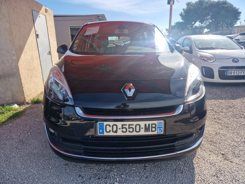RENAULT GRAND SCENIC III 2013. Auto Dakar, partenaire privilégié des professionnels pour leurs flottes automobiles