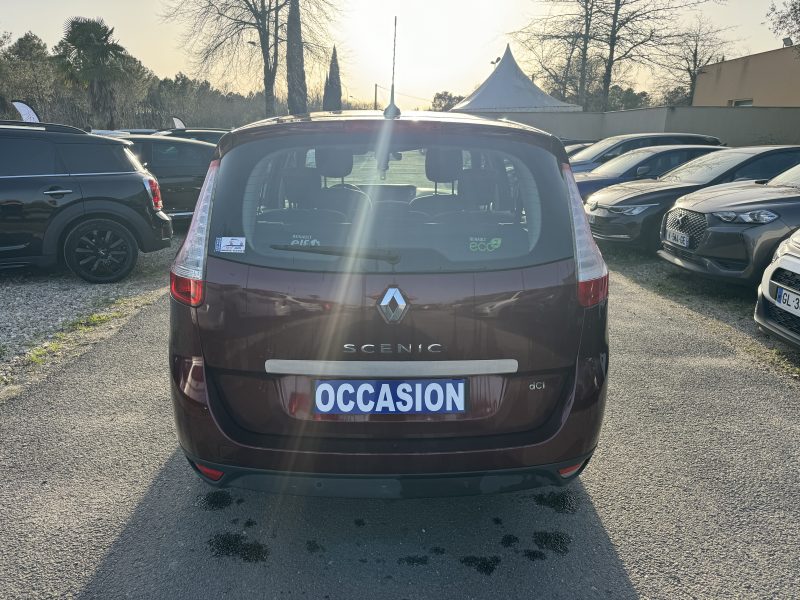RENAULT GRAND SCÉNIC 2013. Service de conciergerie automobile exclusif chez Auto Dakar pour les clients VIP