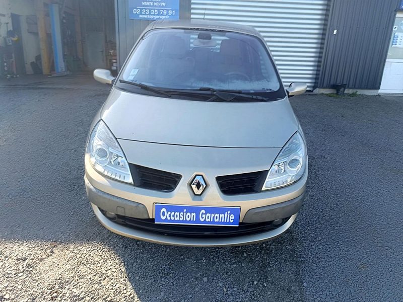 RENAULT GRAND SCÉNIC II 2007. Auto Dakar, partenaire privilégié des professionnels pour leurs flottes automobiles