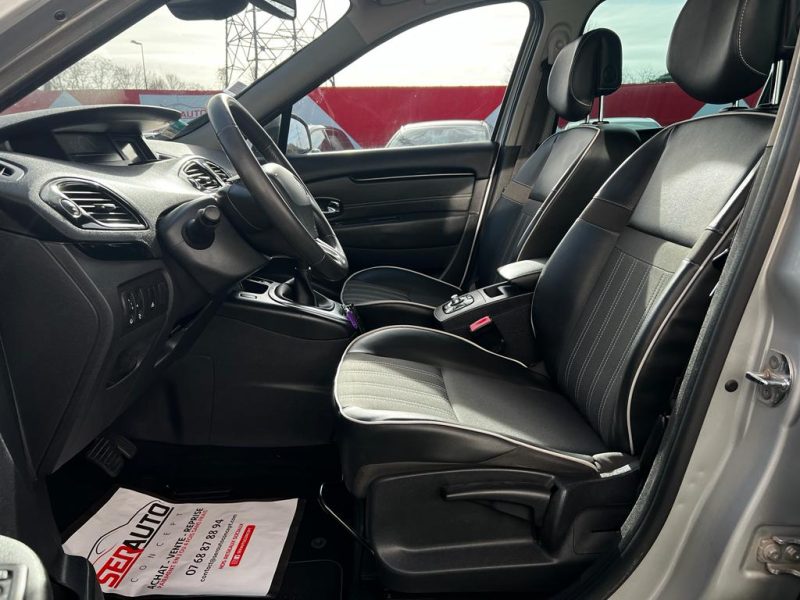 RENAULT GRAND SCÉNIC III 2012. Notre service d'expertise automobile Auto Dakar réalise des évaluations techniques complètes pour les compagnies d'assurance et tribunaux. Cette expertise judiciaire reconnue par les autorités compétentes garantit des analyses impartiales et professionnelles de haute qualité.