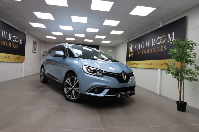 RENAULT GRAND SCÉNIC IV 2017. Auto Dakar met à votre disposition un service de livraison à domicile gratuit dans tout Dakar pour votre nouveau véhicule. Notre équipe s'occupe également de toutes les formalités administratives et vous accompagne dans les démarches d'immatriculation et d'assurance.