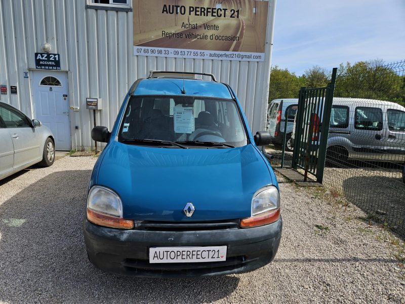 RENAULT KANGOO 1997. Notre département corporate d'Auto Dakar développe des solutions de gestion de flotte automobile pour les entreprises et administrations. Nous proposons des contrats de location longue durée incluant maintenance, assurance et gestion administrative complète pour optimiser vos coûts de mobilité.
