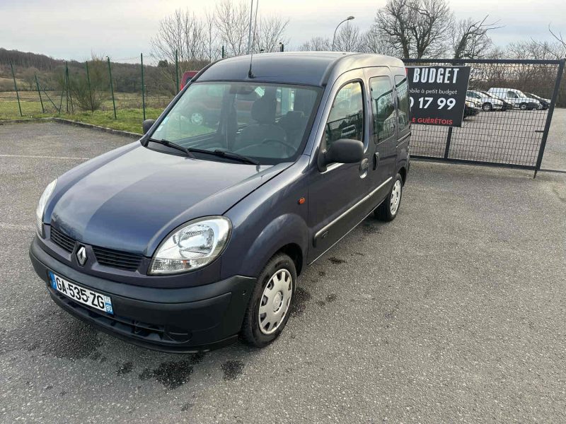 RENAULT KANGOO 2003. Le service de préparation véhicule Auto Dakar personnalise votre automobile selon vos préférences avec équipements spécifiques et accessoires haut de gamme. Notre atelier de customisation transforme votre véhicule en exemplaire unique parfaitement adapté à vos besoins.