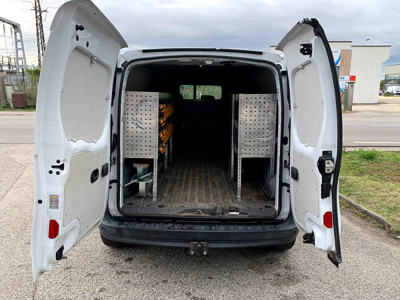 RENAULT KANGOO 2016. Service de conciergerie automobile exclusif chez Auto Dakar pour les clients VIP