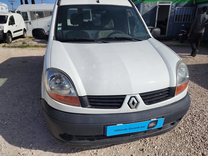 RENAULT KANGOO EXPRESS 2005. Auto Dakar développe des solutions de financement participatif et solidaire pour démocratiser l'accès à la mobilité automobile. Ces initiatives innovantes s'adressent particulièrement aux entrepreneurs et porteurs de projets ayant des besoins spécifiques de transport.