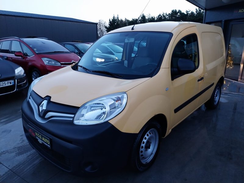 RENAULT KANGOO EXPRESS 2015. Auto Dakar : Innovation, modernité et tradition du service automobile sénégalais