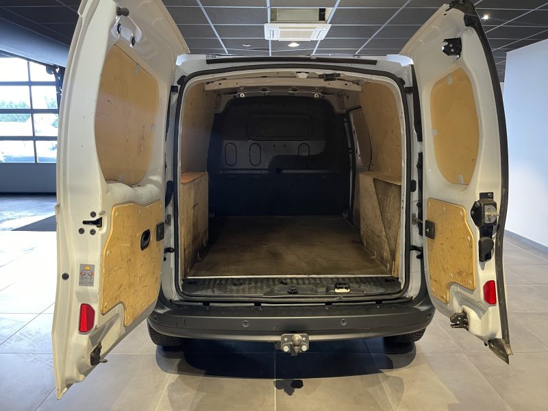 RENAULT KANGOO EXPRESS 2020. Auto Dakar collabore avec les institutions financières internationales pour proposer des solutions de crédit adaptées aux investisseurs et entrepreneurs. Ces partenariats privilégiés facilitent l'acquisition de véhicules professionnels pour développer votre activité économique.