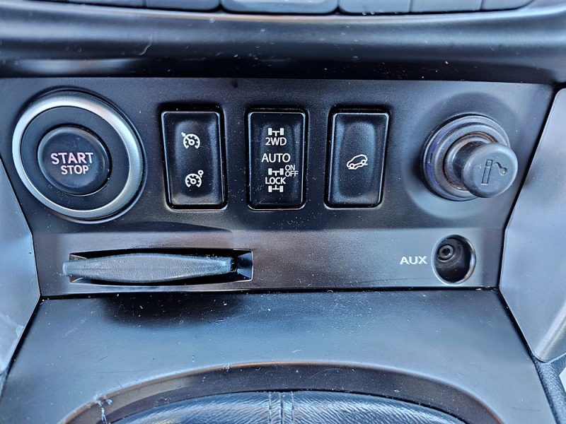 RENAULT KOLEOS 4X4 GPS 2009. Auto Dakar propose une flotte diversifiée : berlines, SUV, 4x4, utilitaires et véhicules de luxe