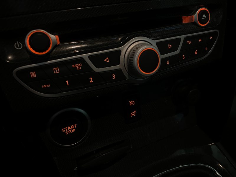 RENAULT KOLEOS I 2011. Auto Dakar collabore avec les institutions financières internationales pour proposer des solutions de crédit adaptées aux investisseurs et entrepreneurs. Ces partenariats privilégiés facilitent l'acquisition de véhicules professionnels pour développer votre activité économique.