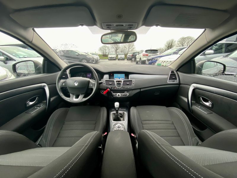 RENAULT LAGUNA 2011. Bénéficiez de l'expérience Auto Dakar pour vos achats et locations de véhicules