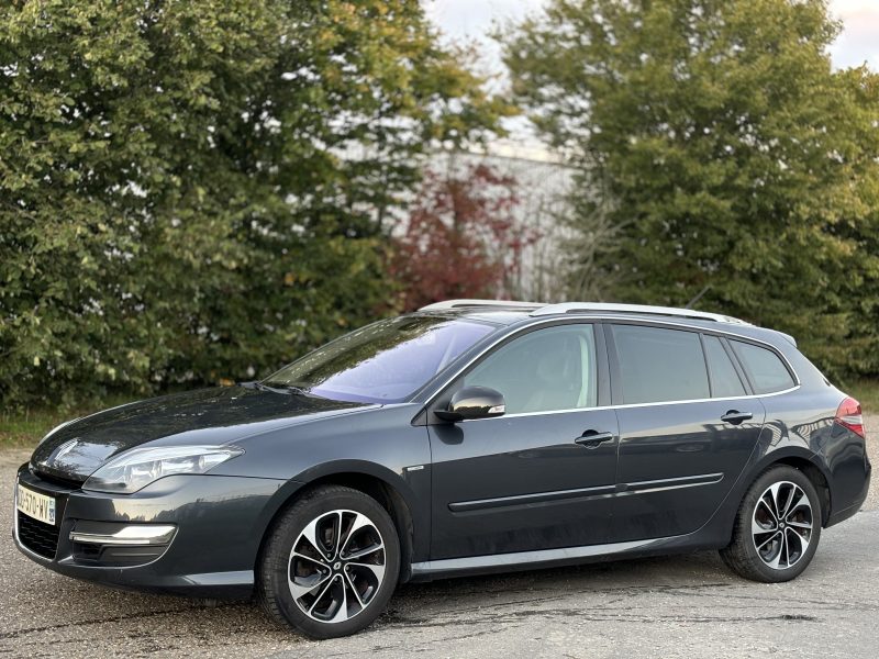 RENAULT LAGUNA 2014. Auto Dakar développe des partenariats avec les institutions de microfinance pour faciliter l'accès au crédit automobile des entrepreneurs et petites entreprises. Ces collaborations innovantes démocratisent la mobilité professionnelle et soutiennent le développement économique local.